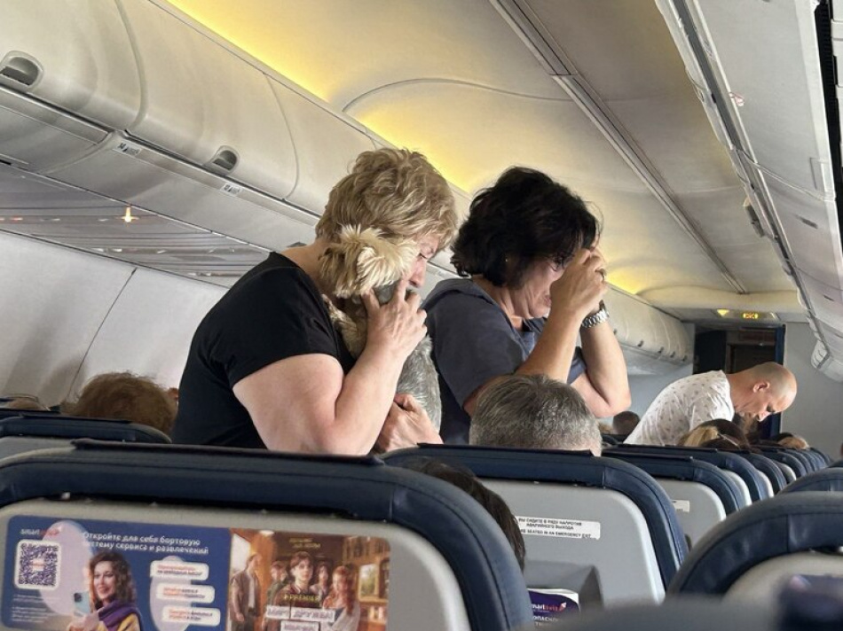 Пассажиры рейса из Египта в Петербург провели шесть часов в самолете в Таллине